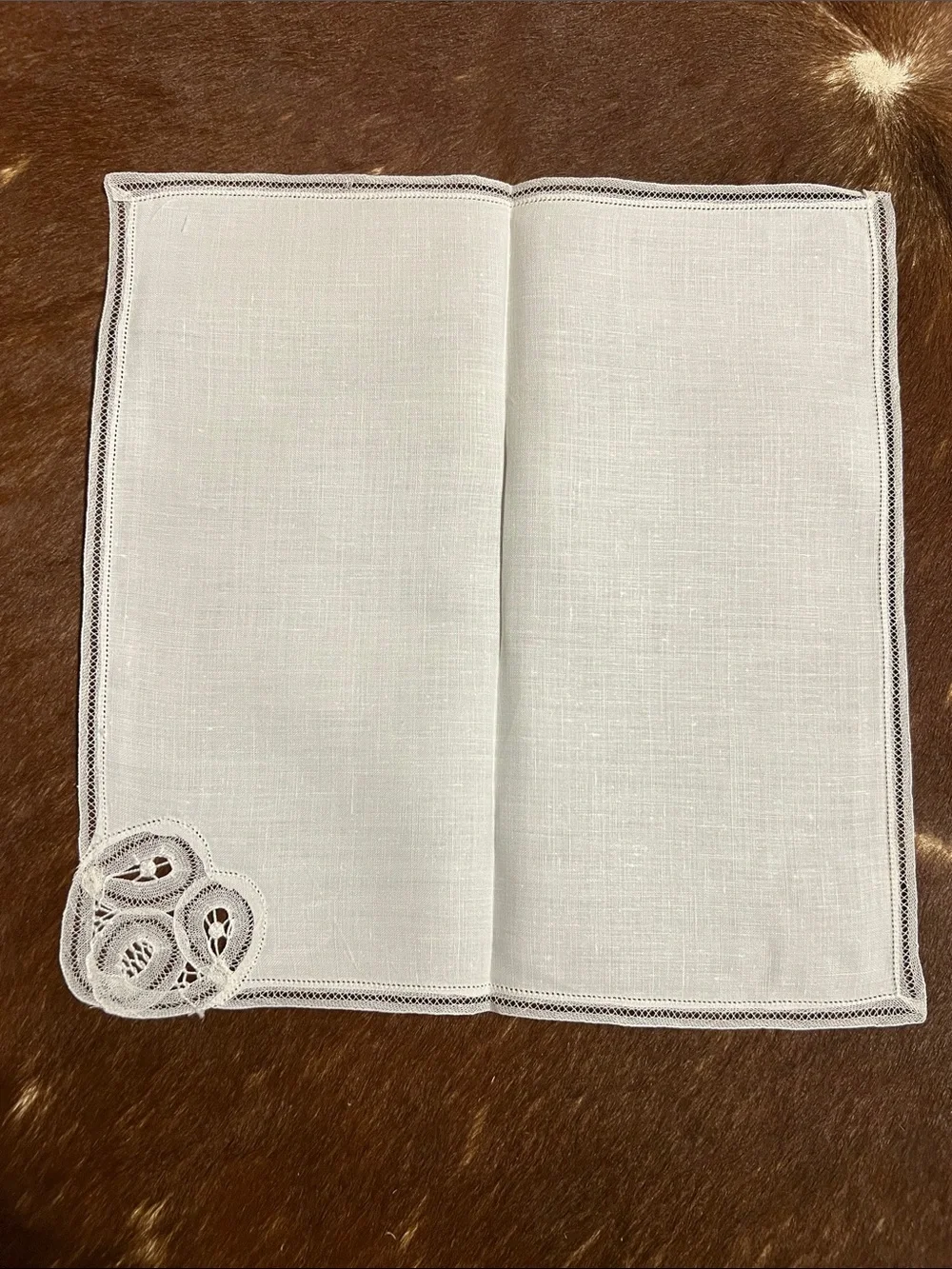 Elegant White Linen Placemats and Napkins Set of 4 with Lace Appliqué, Brussels